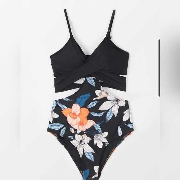 Cupshe Other - Cupshe twist cut out one piece swimsuit floral print bottoms size large
